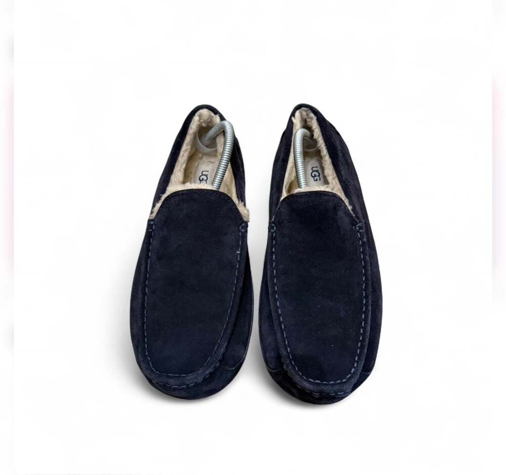 Size 11 UGG Ascot Suede Sheepskin Lined Slipper in True Navy - Picture 2 of 7
